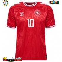 Camisa de Futebol Dinamarca Christian Eriksen #10 Equipamento Principal Europeu 2024 Manga Curta